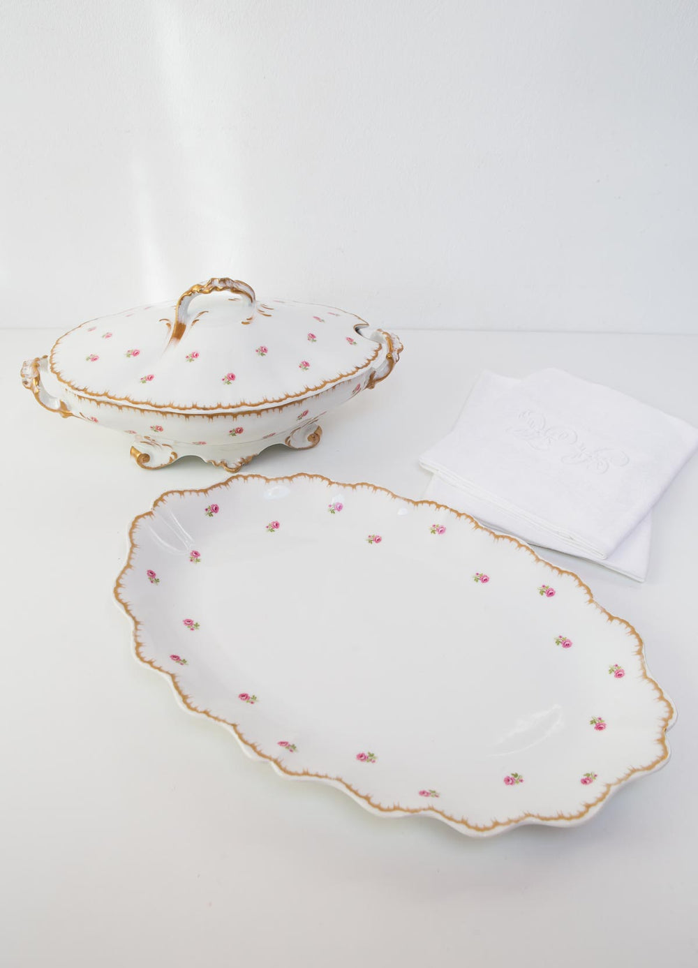 Gran sopera francesa Limoges florecillas con fuente large french tureen with plate