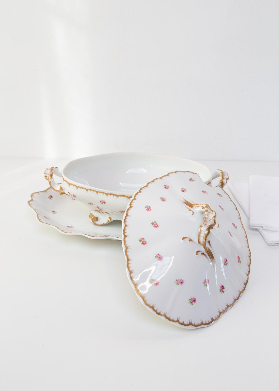 Gran sopera francesa Limoges florecillas con fuente large french tureen with plate