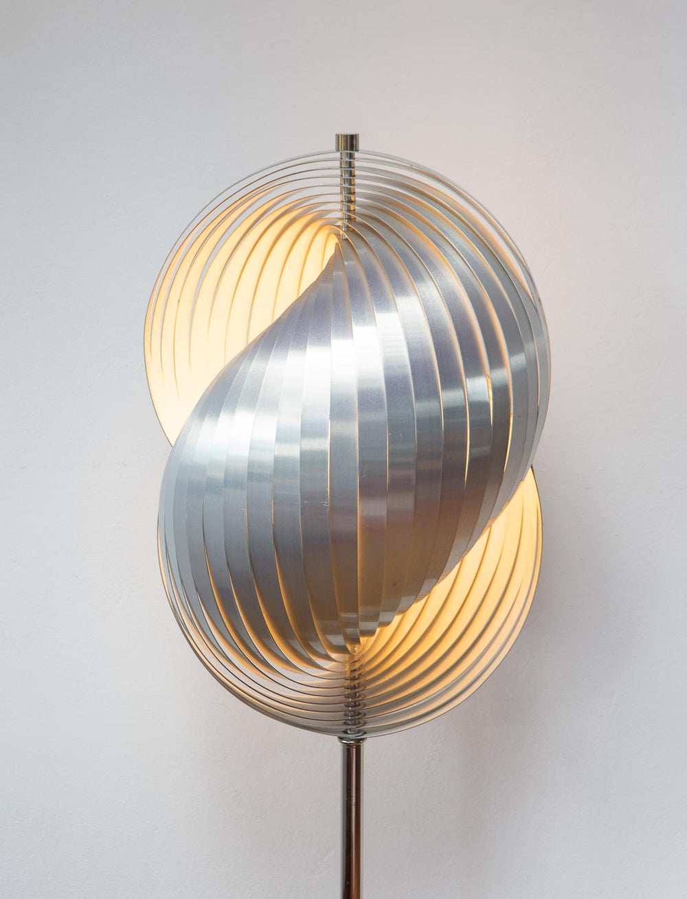 Lámpara pie y apliques años 70 “Gordes/Moon” Henry Mathieu