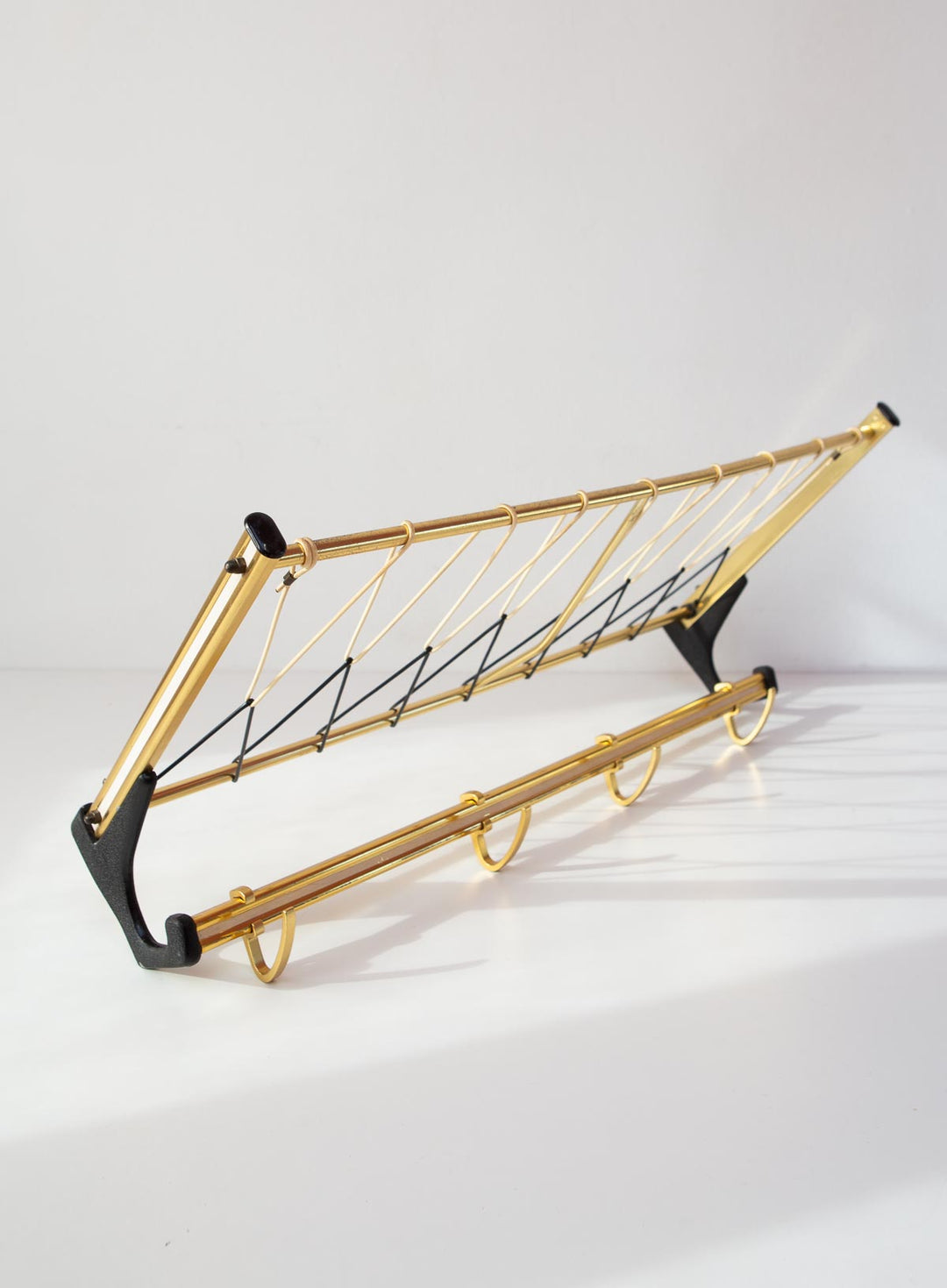 Perchero de pared vintage aluminio dorado años 50