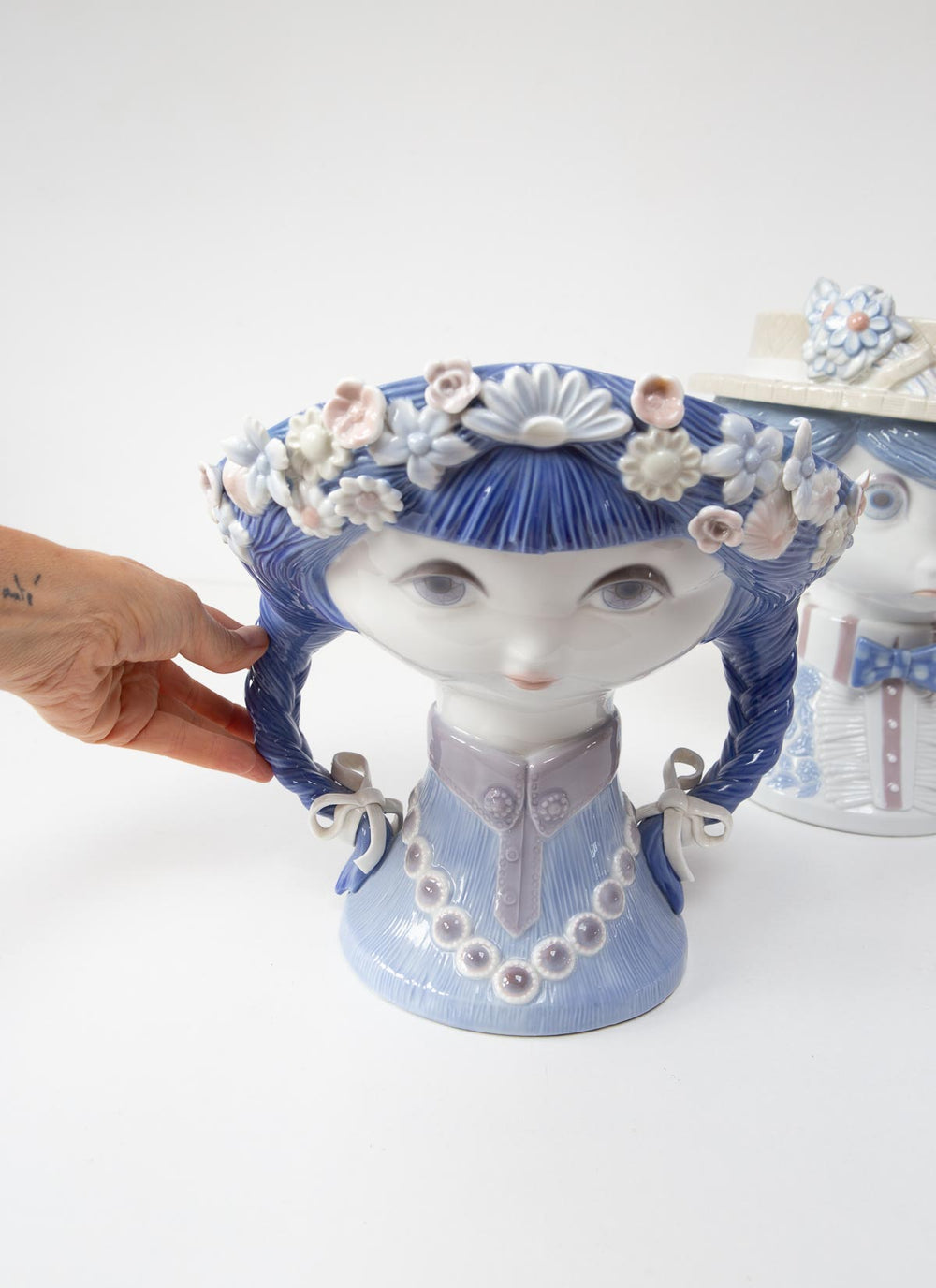 pareja esculturas lladró porcelana niño con sombrero de paja niña con trenzas maceteros