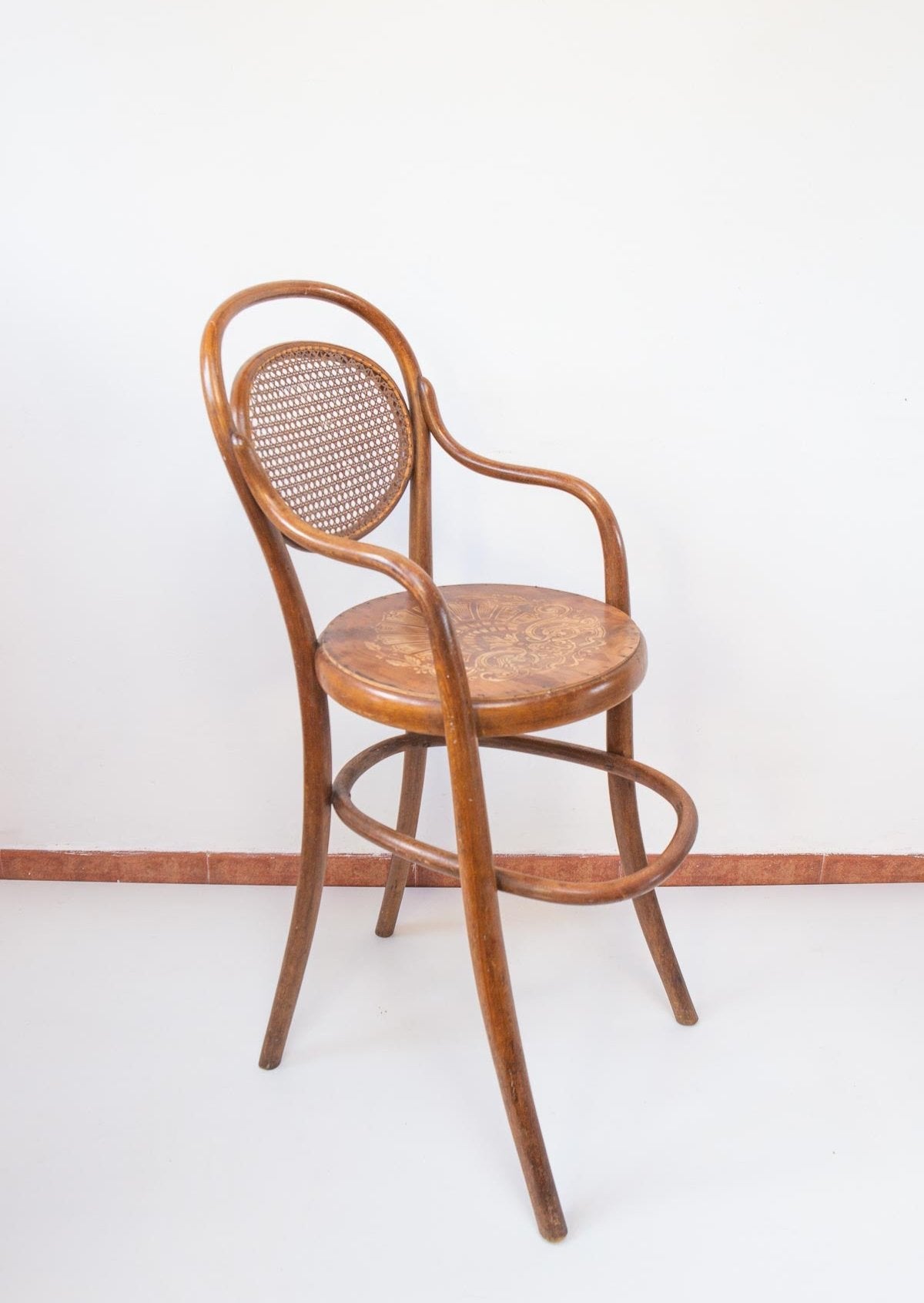 Antigua trona infantil Thonet firmada 1900 (Affaire Conclue