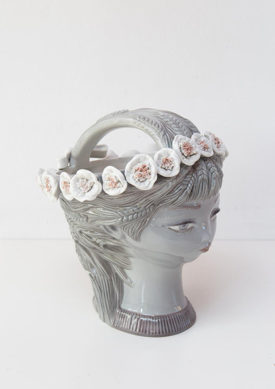 jardinera cesto porcelana niña chica con flores y espigas lladro