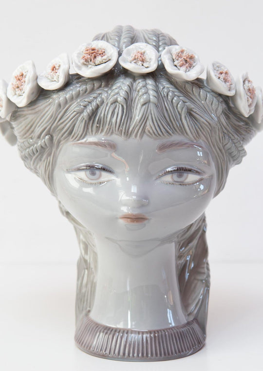 jardinera cesto porcelana niña chica con flores y espigas lladro