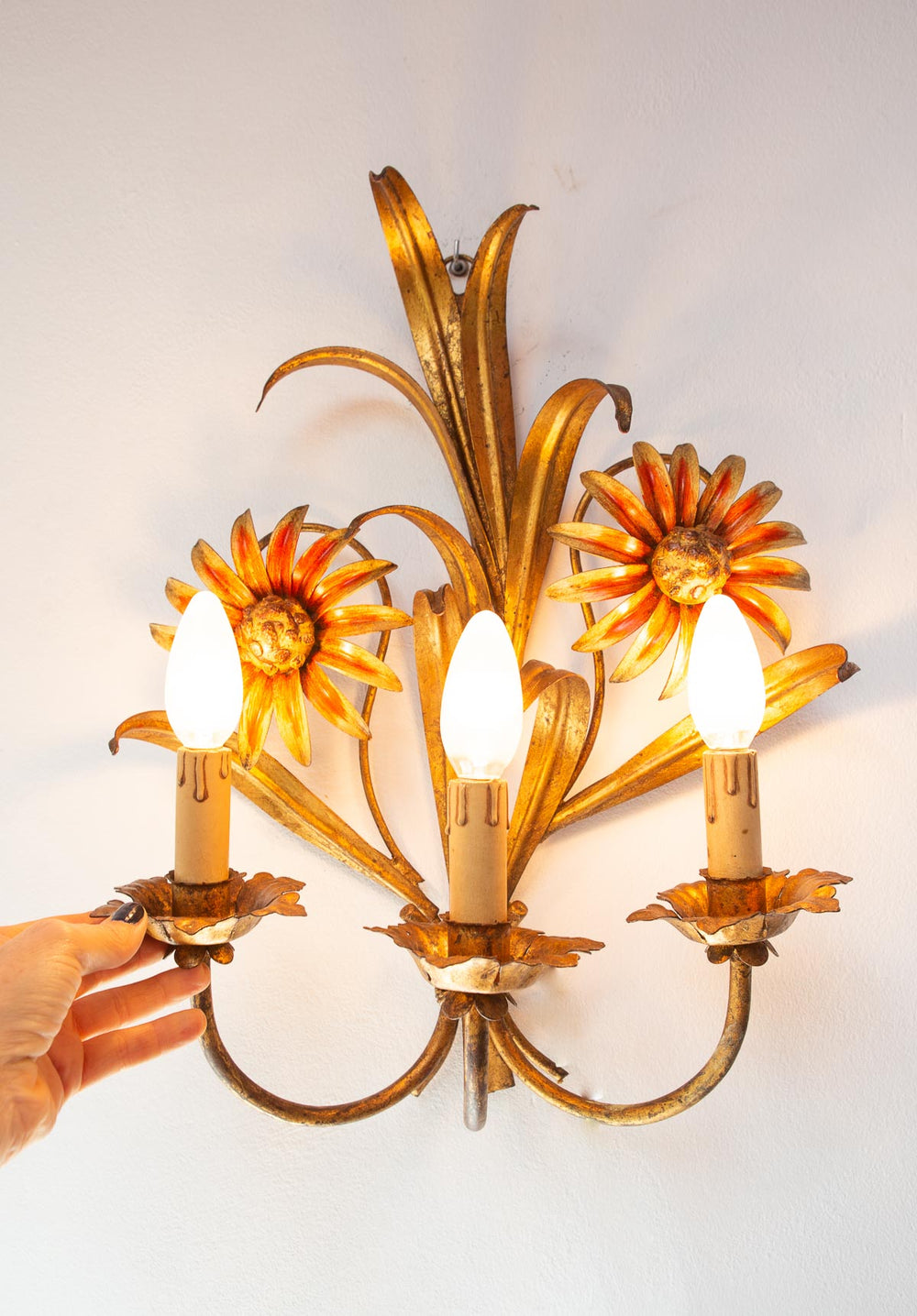 Pareja grandes apliques italianos dorados hojas y flores (50 cm)