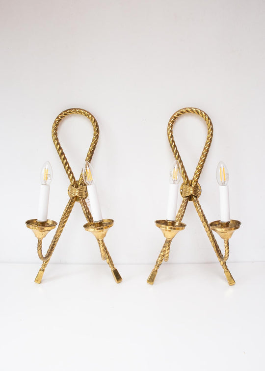 Pareja grandes apliques latón dorado lazos (59 cm)