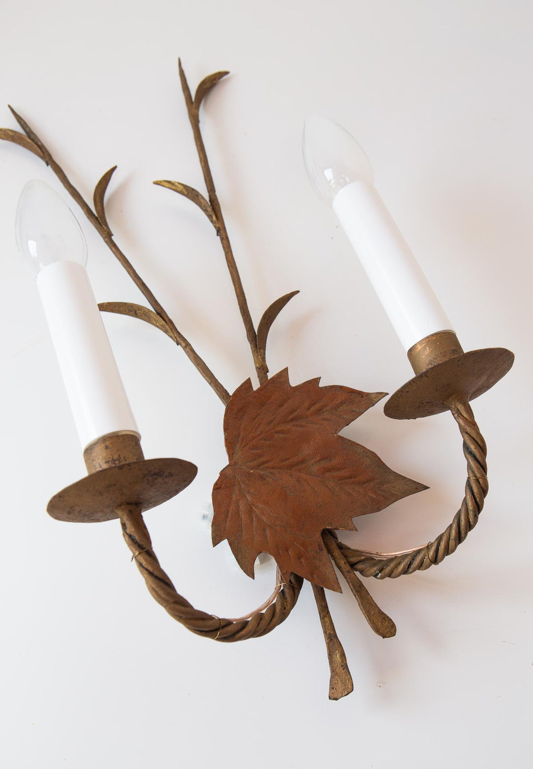 Aplique de pared metal con hoja parra c. 1950 (43 cm)