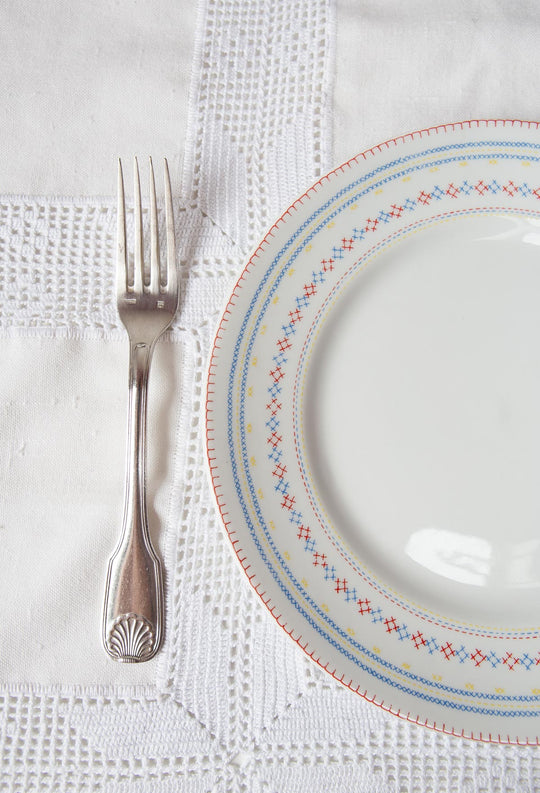 Juego 10 platos LLANOS porcelana francesa Pillivuyt "bordados" (24,5 cm)