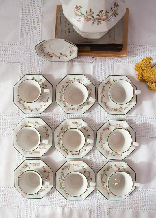 Juego de café inglés PARA 9 flores "Eternal Beau" Johnson Bros c. 1980 (20 PIEZAS)