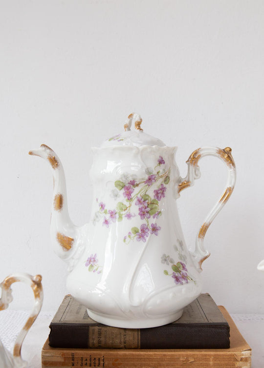 Antiguo juego café para 8 porcelana francesa Limoges florecillas lila c. 1900-15 (18 PIEZAS)