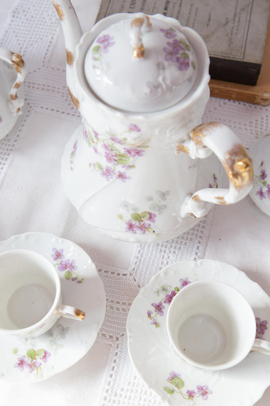 Antiguo juego café para 8 porcelana francesa Limoges florecillas lila c. 1900-15 (18 PIEZAS)