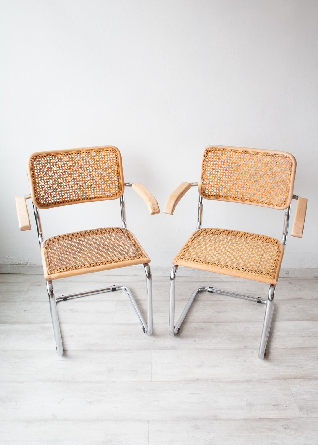 sillas cesca B64 estilo madera y rejilla
