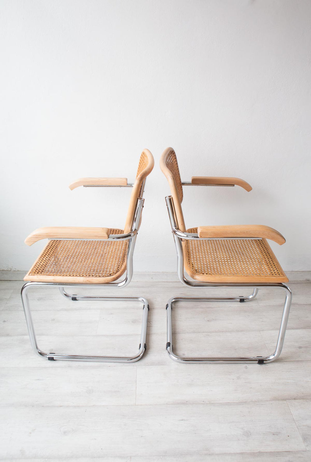 sillas cesca B64 estilo madera y rejilla