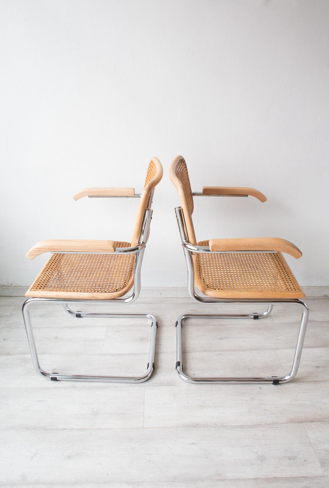sillas cesca B64 estilo madera y rejilla