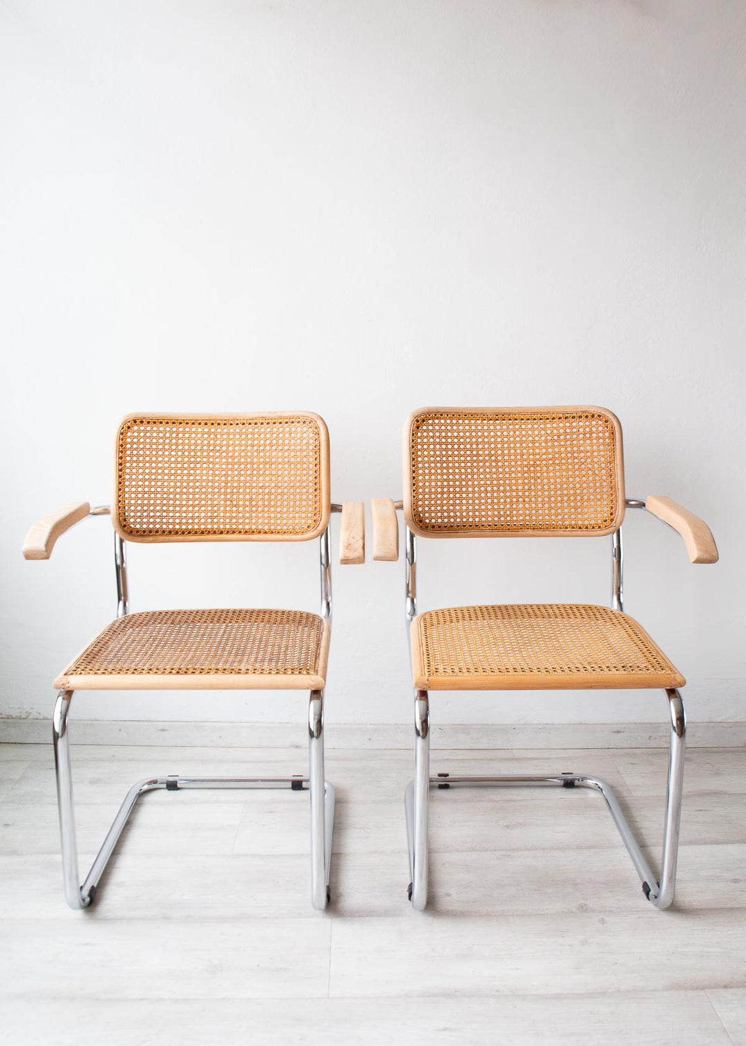sillas cesca B64 estilo madera y rejilla