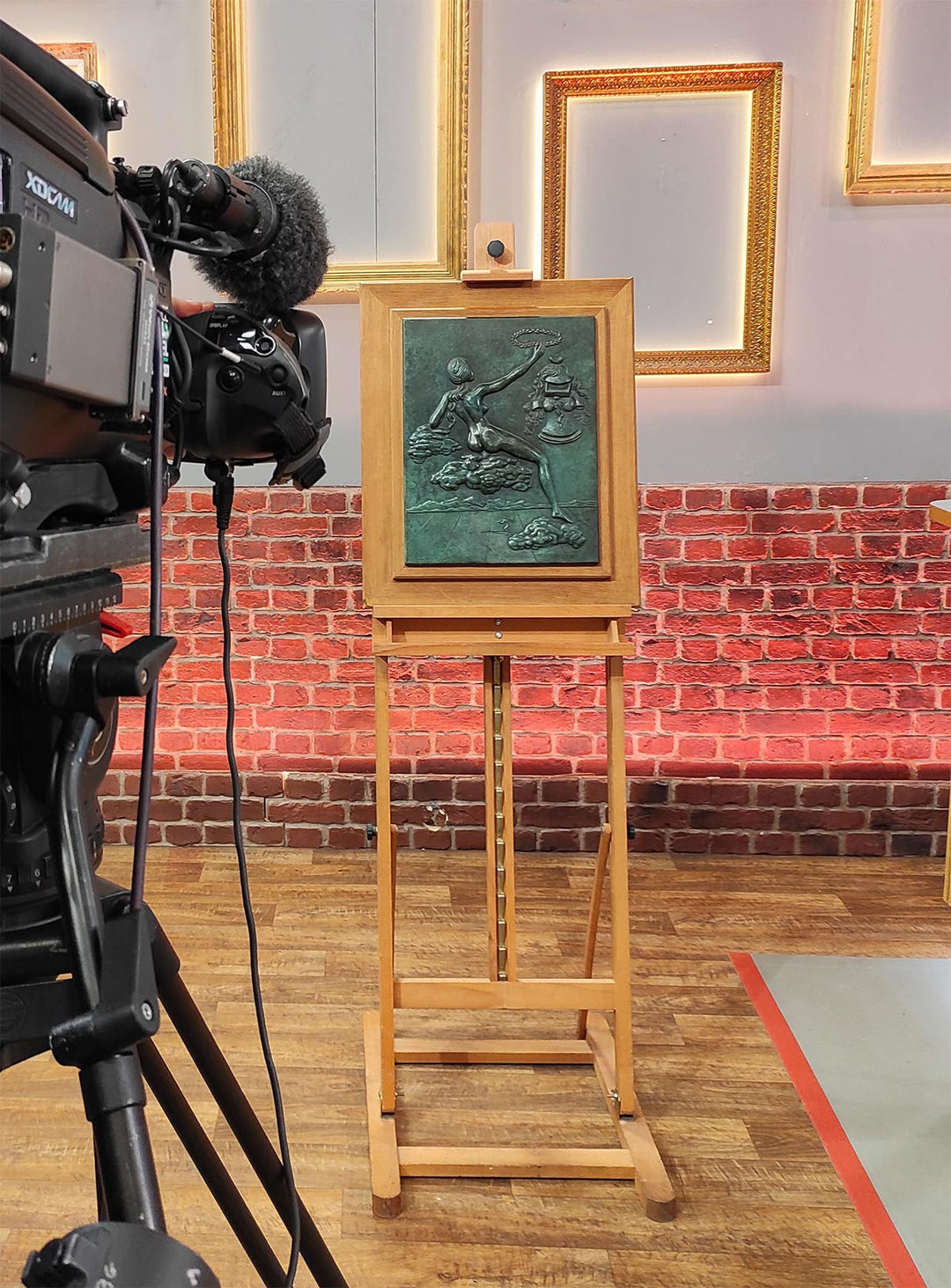 Bajo relieve escultura Salvador Dalí "Alegoría de la filosofía" bronce y madera sculpture allegory philosophy affaire conclue