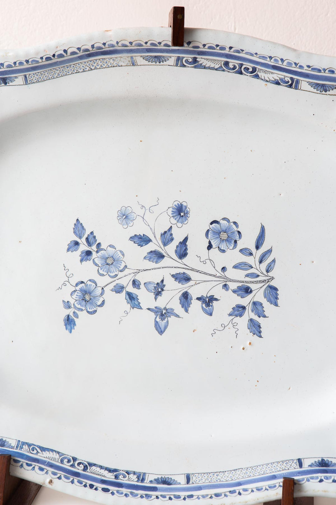 Antigua fuente francesa s. XVIII con expositor 18th century serving dish