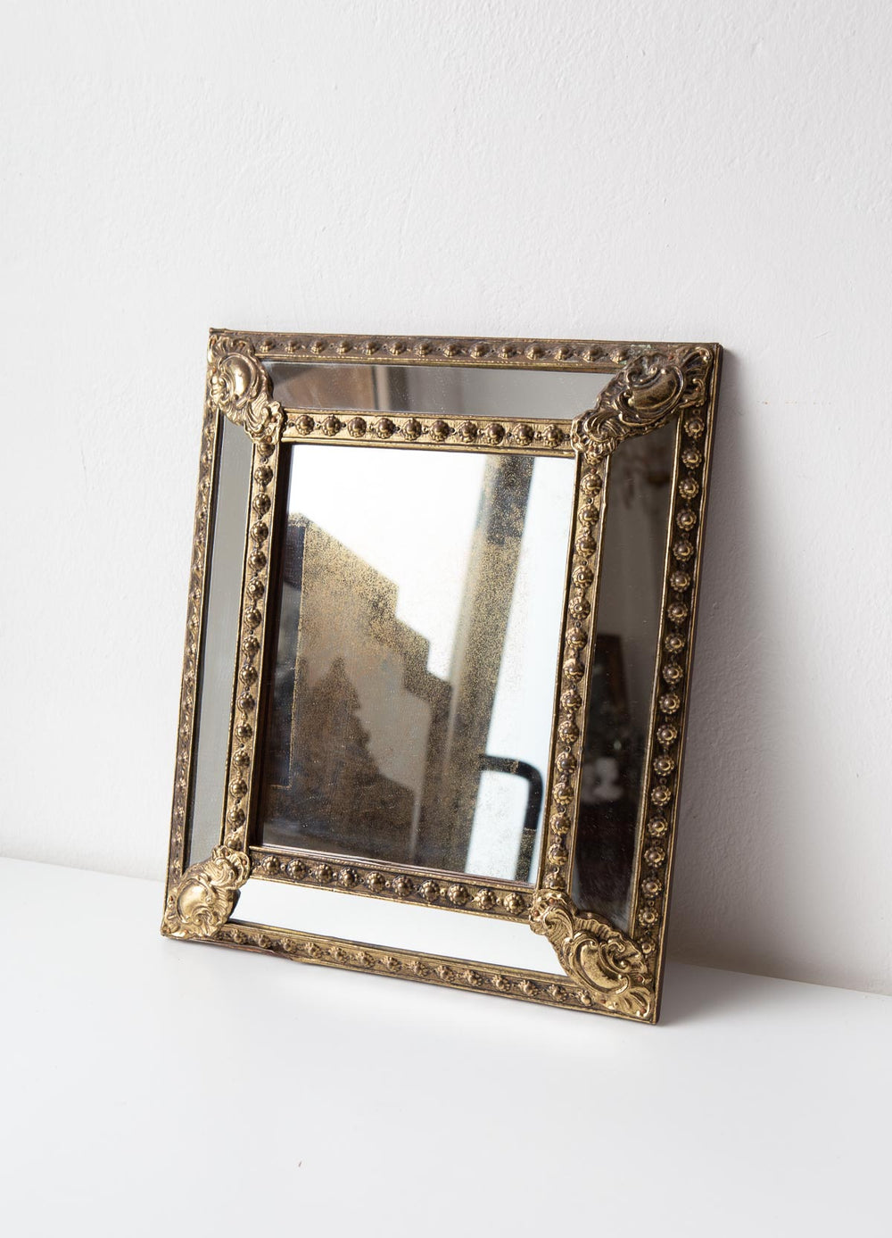 Antiguo espejo latón repujado francés (VENDIDO)
