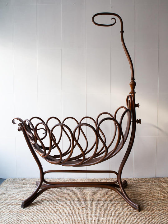 Cuna antigua Jacob & Josef Kohn mod. 3 (Thonet?) aprox. 1895