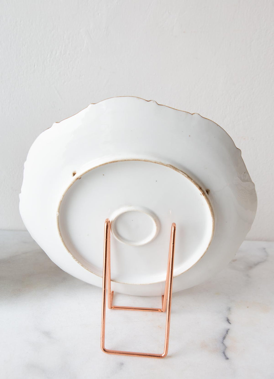 Pareja platos decorativos bodegones porcelana. Francia s. XX