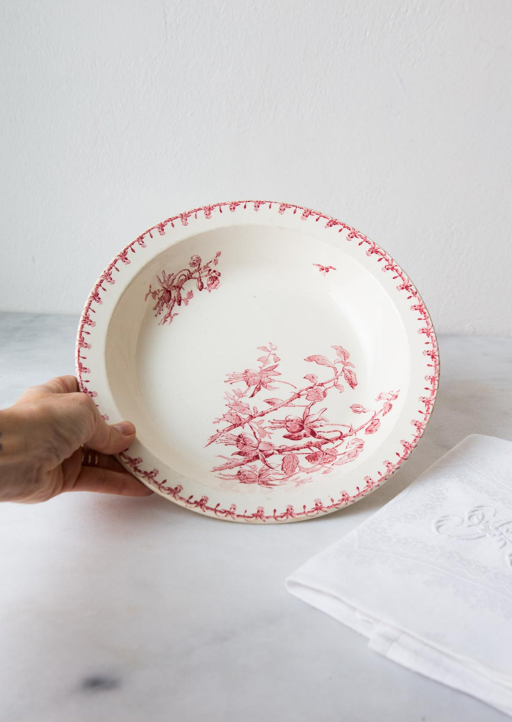 Antigua fuente honda GIEN FUCHSIA terre de fer c. 1900 (⌀ 26,5 cm)