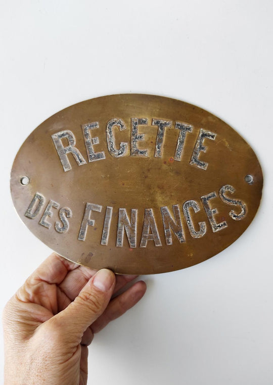 Antigua y pequeña placa francesa "Recette des Finances" en latón (20 cm)