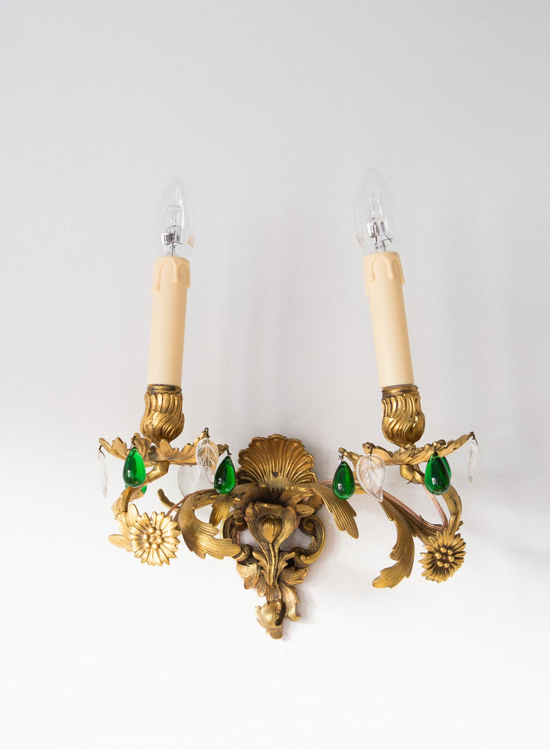 aplique bronce antiguo con cristales verdes