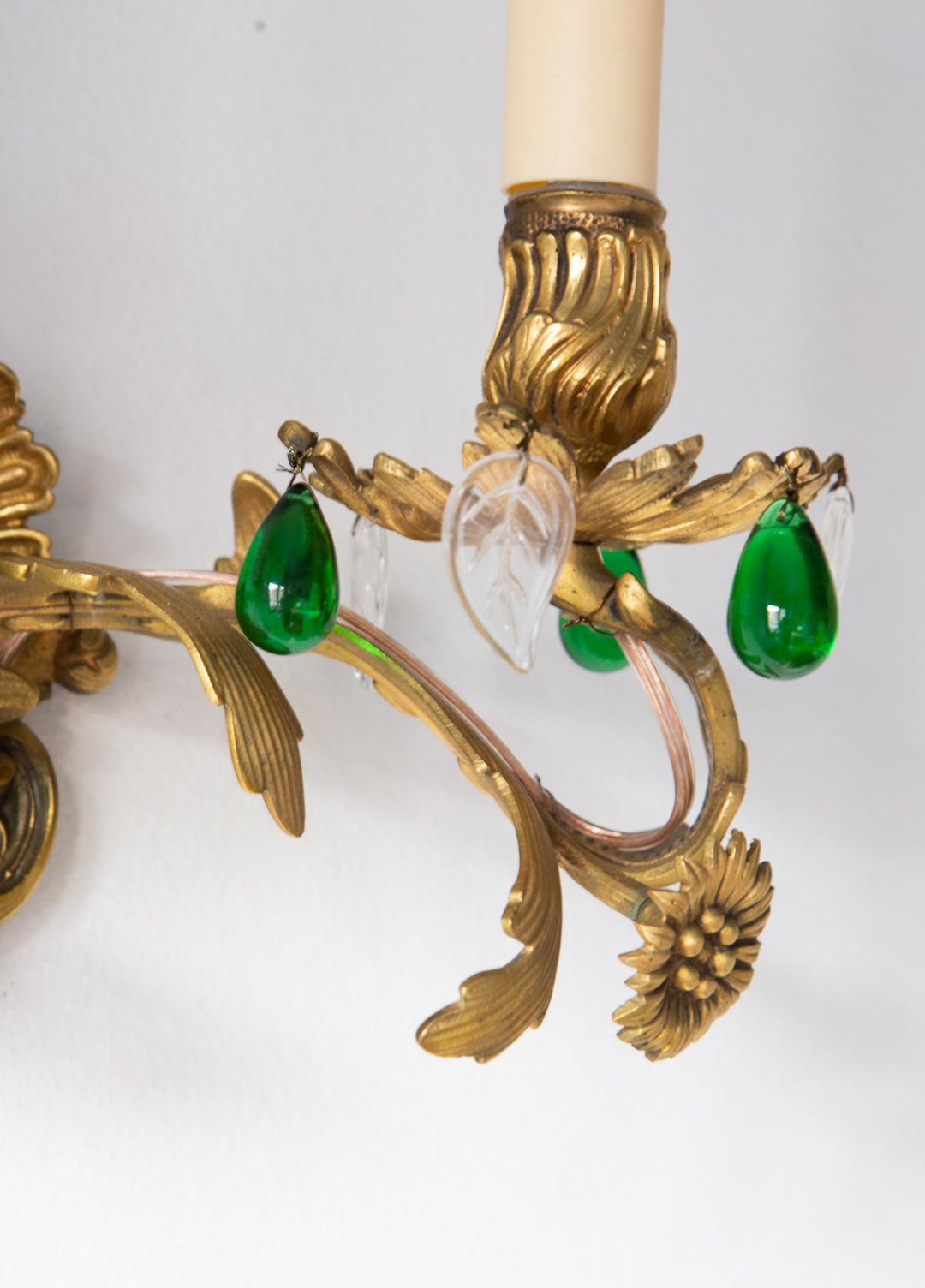 aplique bronce antiguo con cristales verdes
