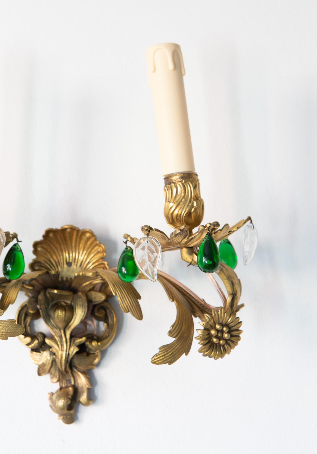 aplique bronce antiguo con cristales verdes