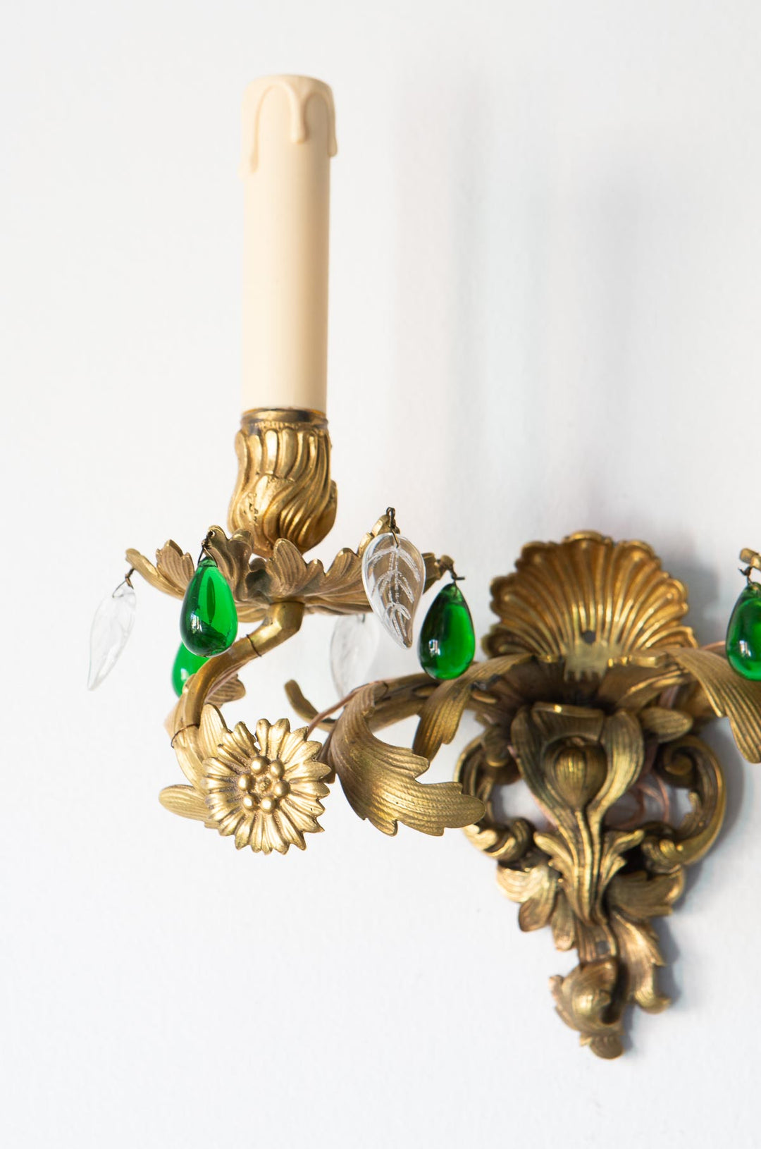 aplique bronce antiguo con cristales verdes
