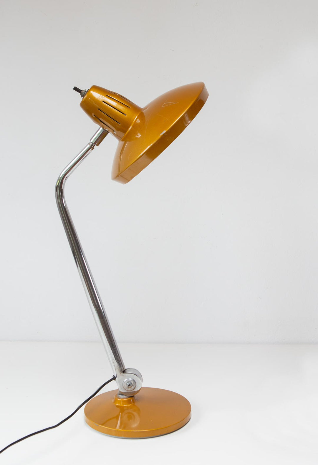 Lámpara de mesa FASE Faro ocre años 70