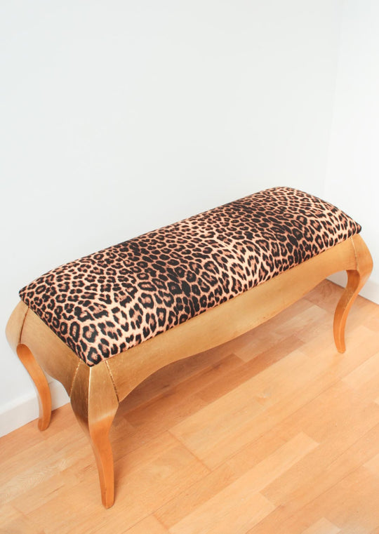 Banco dorado tapizado microfibra leopardo (101 cm)