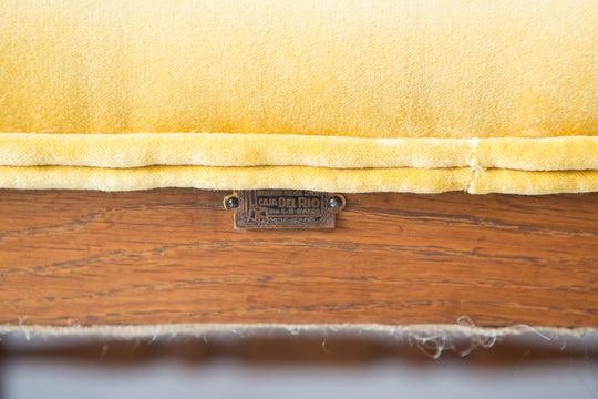 Antiguas sillas castaño y terciopelo amarillo (VENDIDAS)