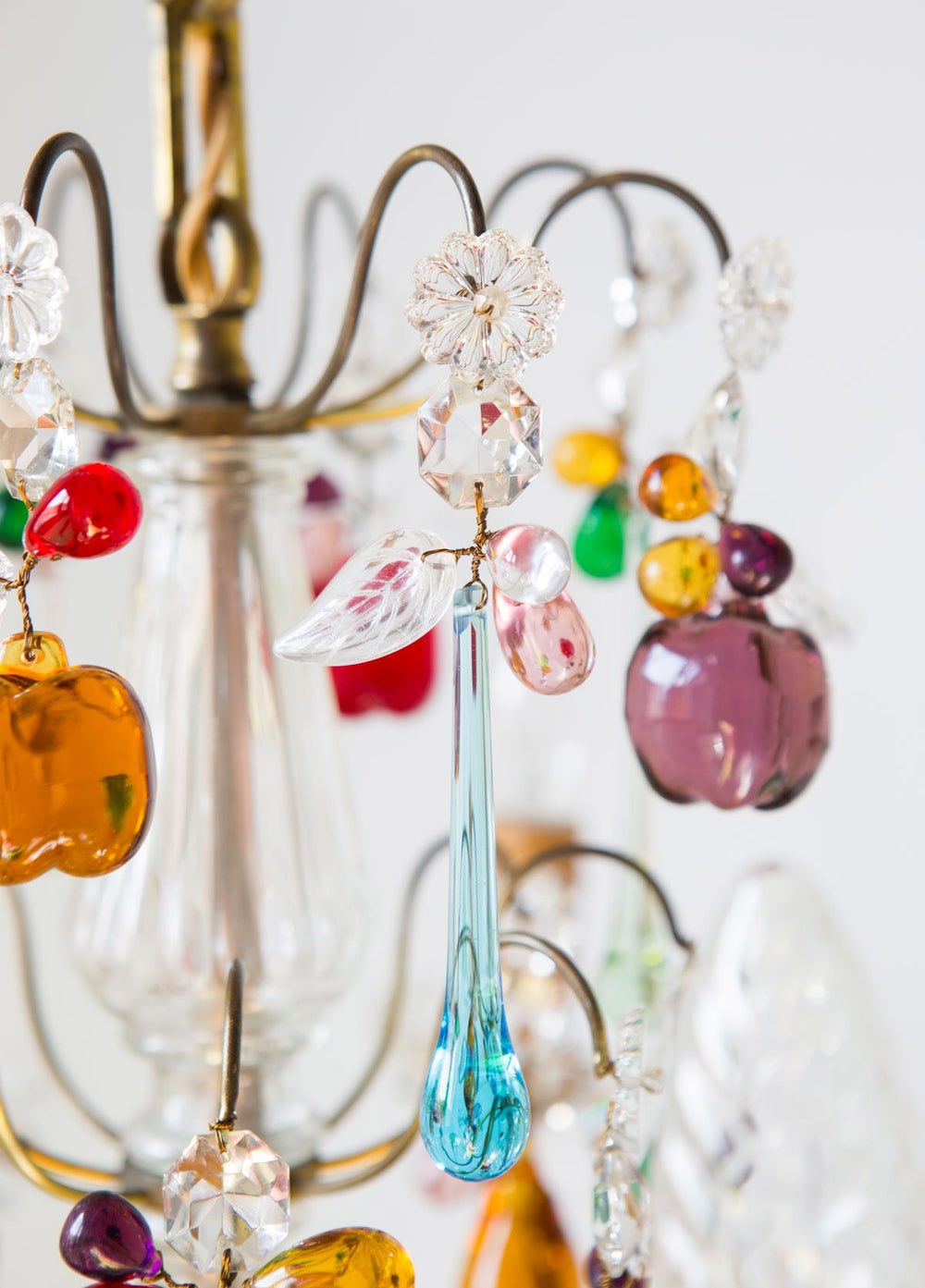 antigua lámpara de techo francesa con cristales frutas colores murano antique vintage french chandelier lustre ancien