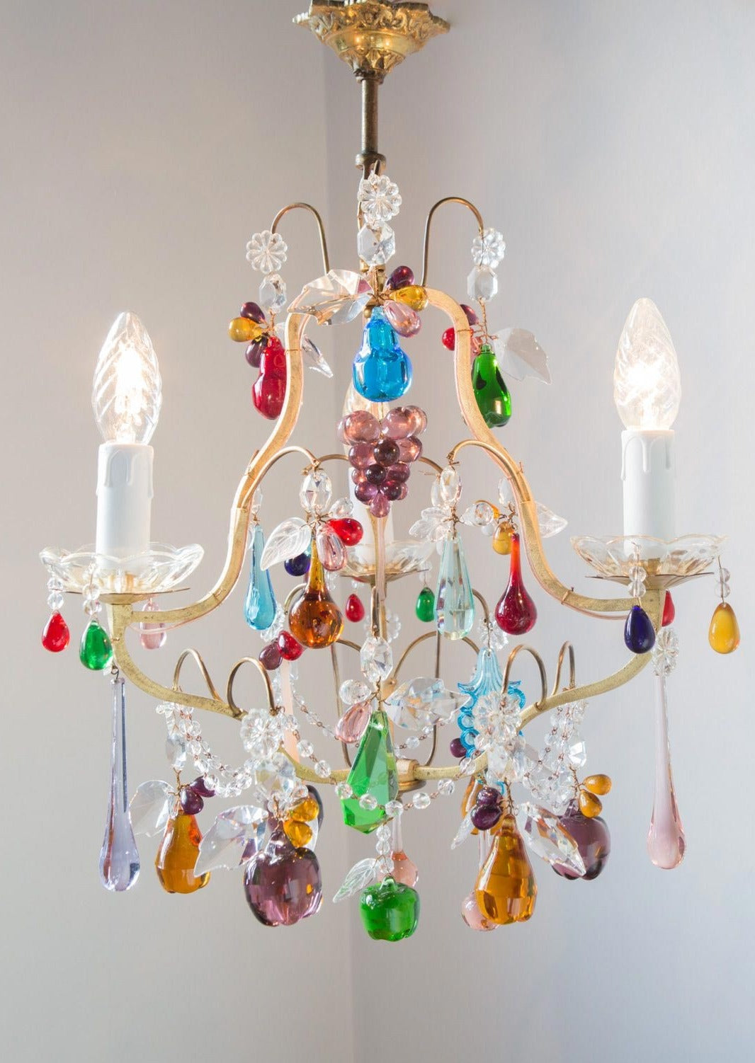 antigua lámpara de techo francesa con cristales frutas colores murano antique vintage french chandelier lustre ancien