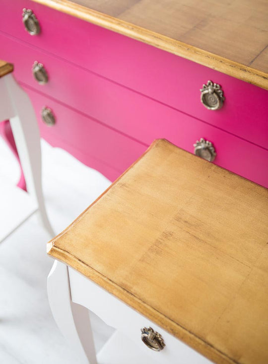 Mesilla de noche en blanco y dorado (MUEBLE NUEVO. x UNIDAD)
