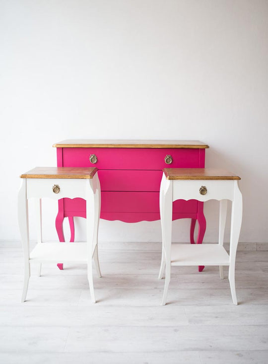 Mesilla de noche en blanco y dorado (MUEBLE NUEVO. x UNIDAD)