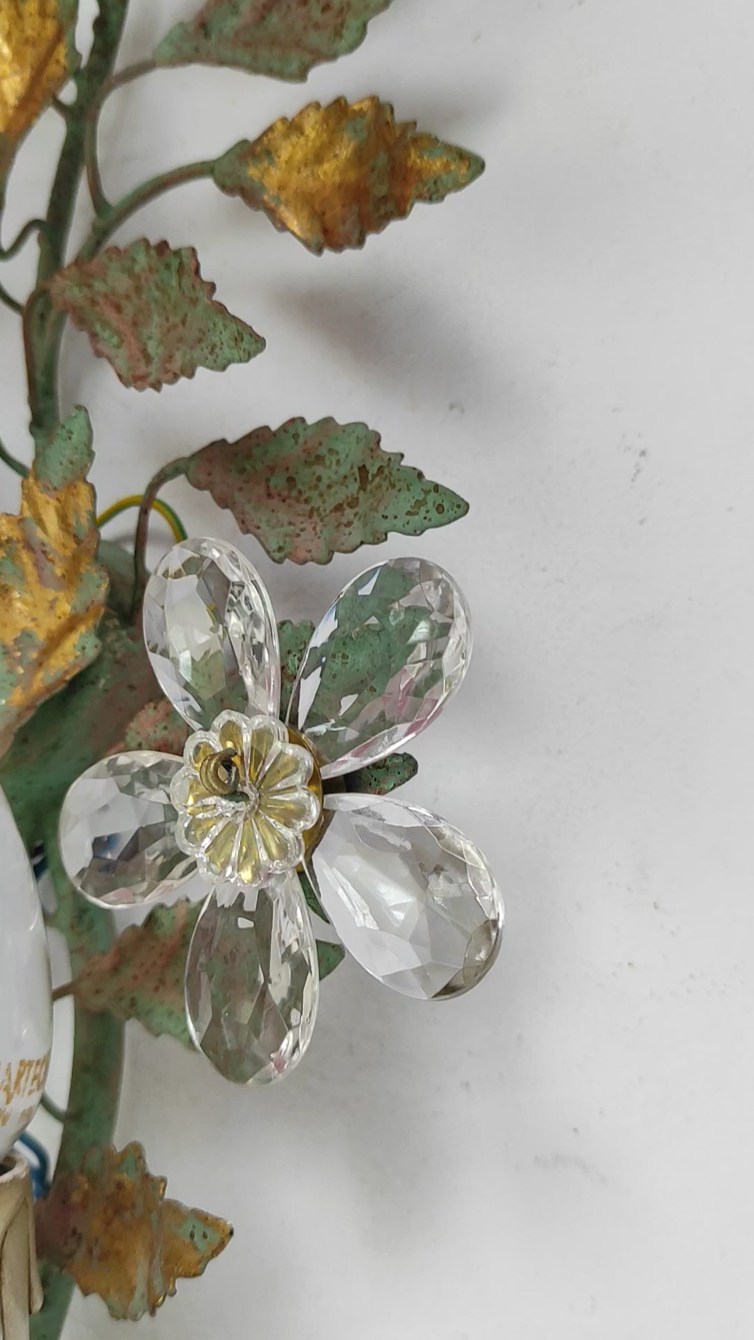 Aplique italiano metal hojas y flores cristal c. 1980s (53 cm)