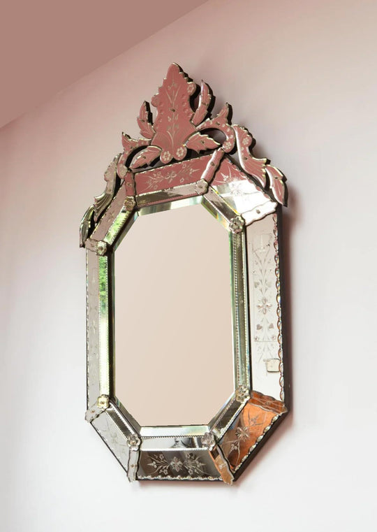 Gran espejo veneciano años 20/30 con copete (118*71 cm)