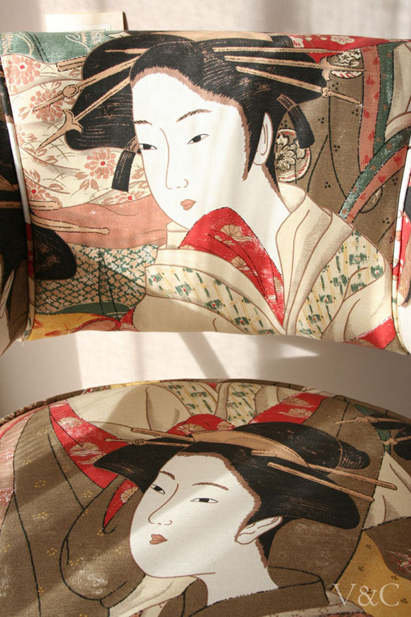 Gran taburete giratorio años 70 tapizado geishas (VENDIDO)