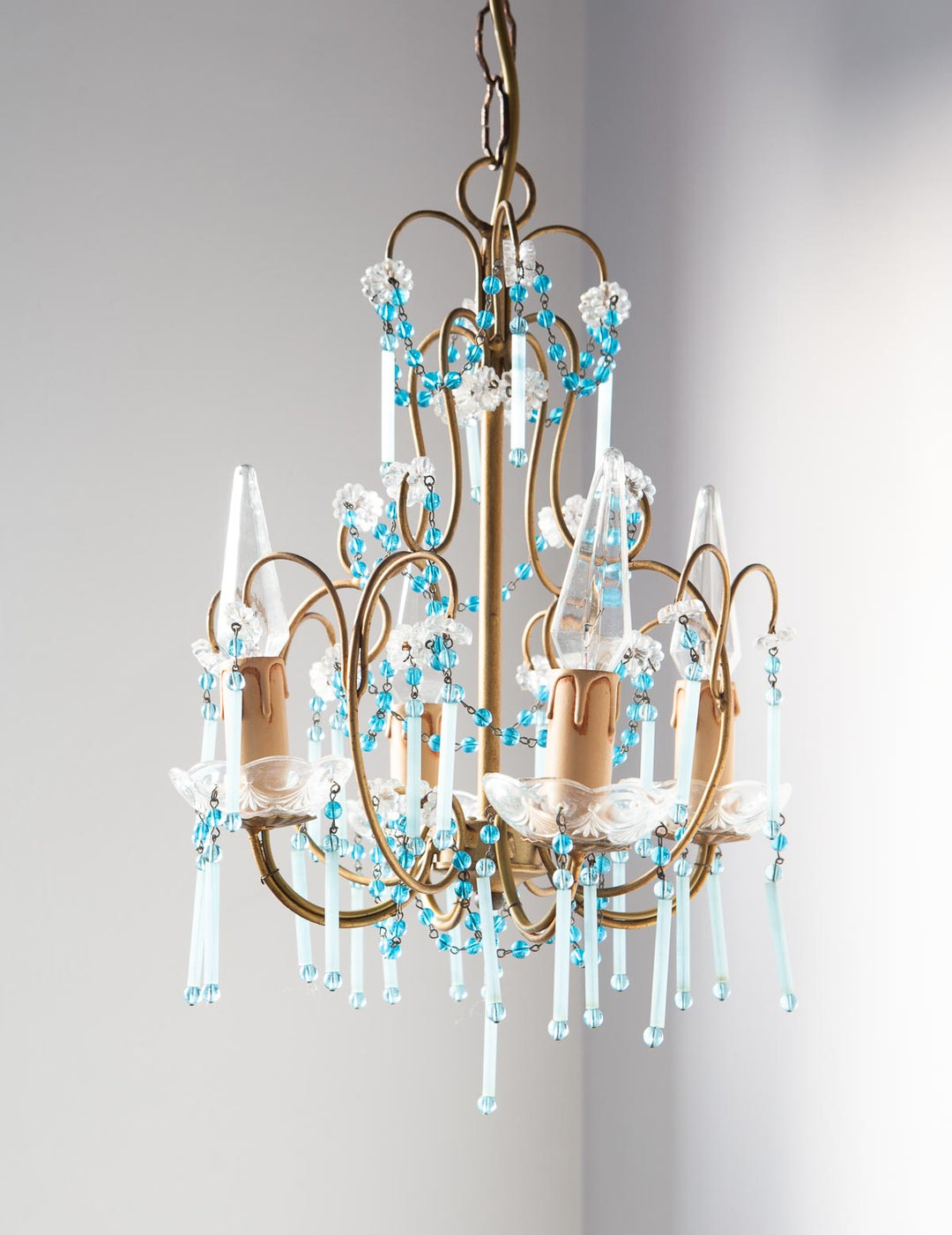 Antigua lampara de araña techo italiana dorada y cristales antique italian chandelier cristales opalina azul blue opaline glass