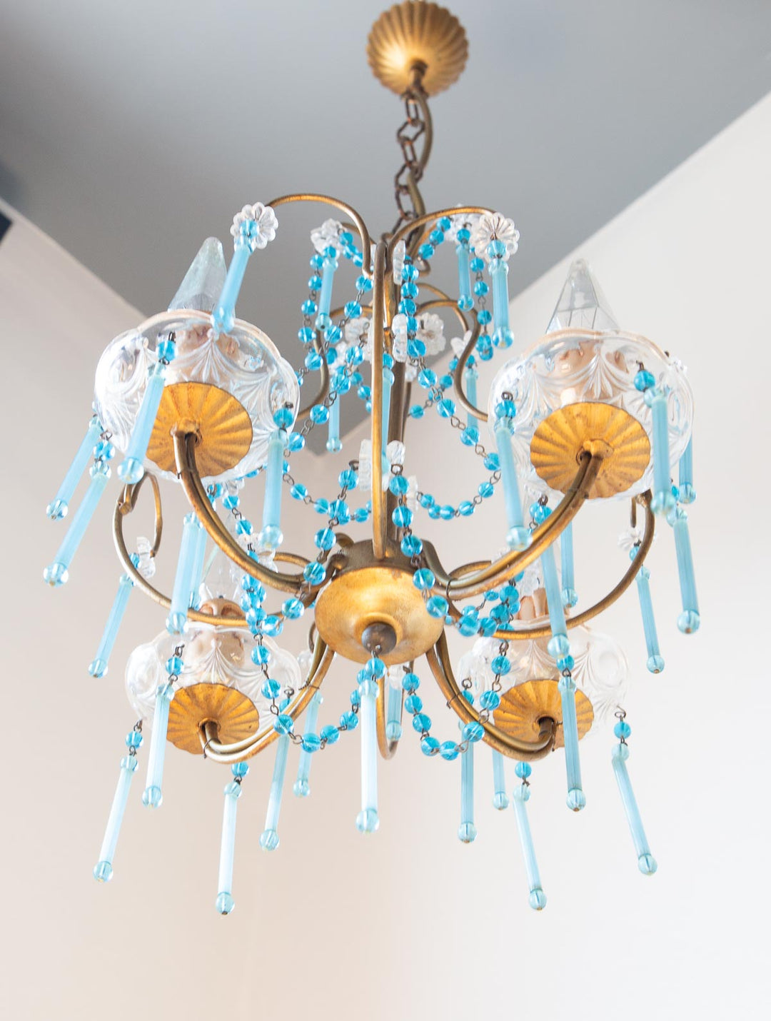 Antigua lampara de araña techo italiana dorada y cristales antique italian chandelier cristales opalina azul blue opaline glass