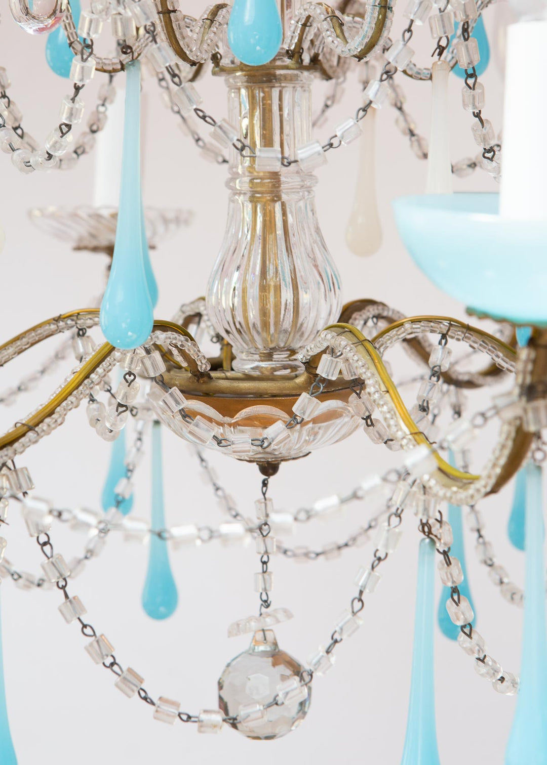 Antigua lampara de araña techo italiana dorada y cristales antique italian chandelier opalina azul blue