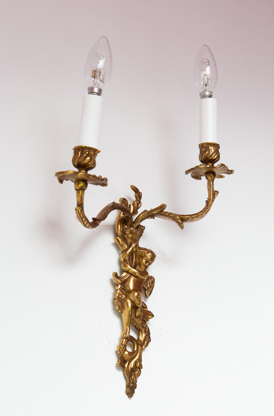 pareja apliques antiguos bronce con cupidos angeles angelotes putti wall lights