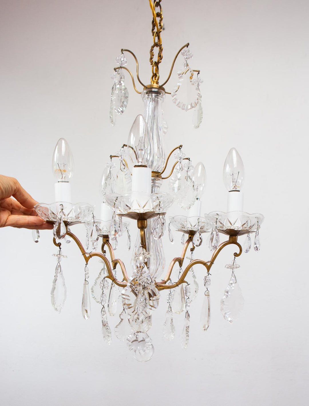 Chandelier francés bronce con cristales c. 1950/60s (38 cm)