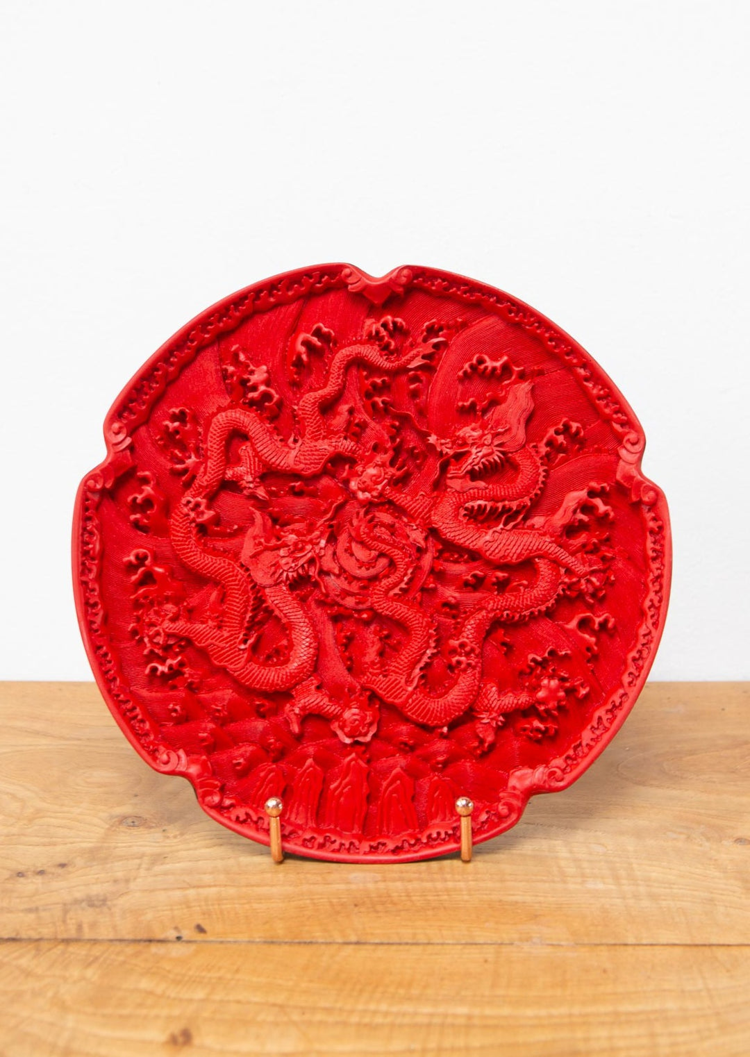 Plato decorativo laca china cinabrio con dragones