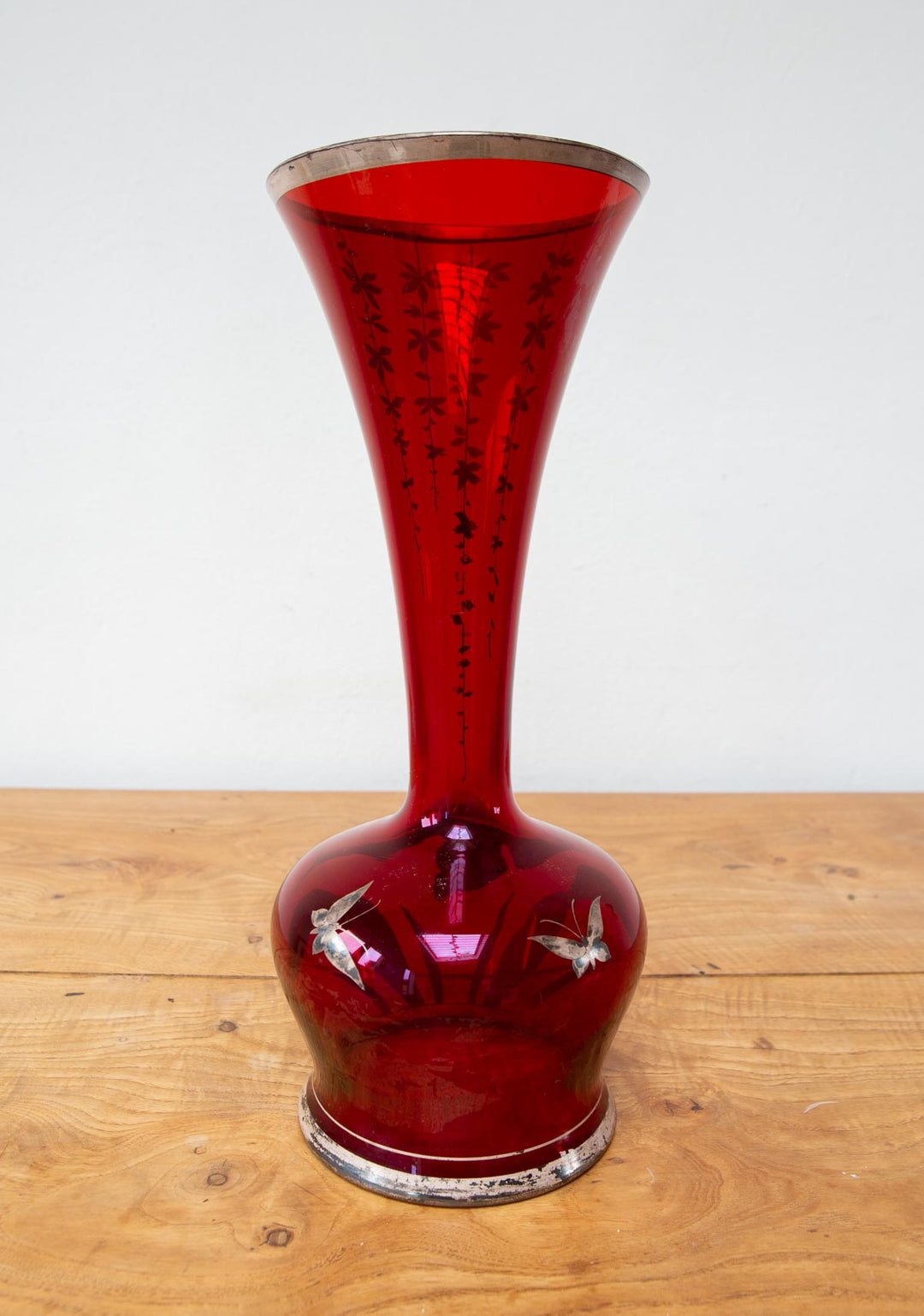 antiguo jarrón cristal rojo con pájaro aprox. 1910 