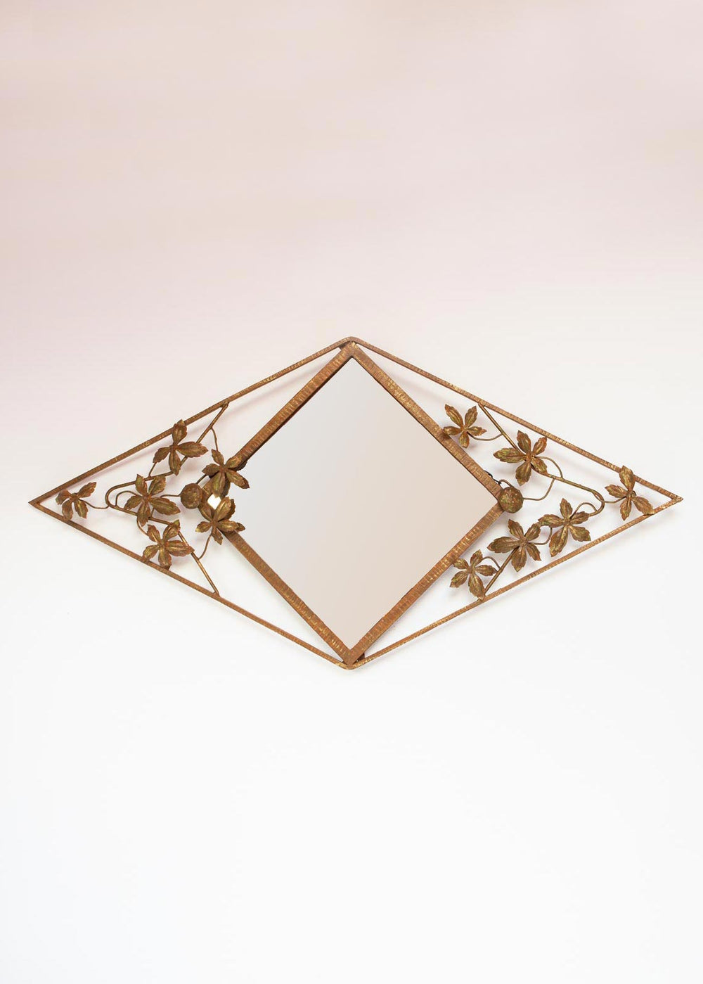 Antiguo espejo art decó francés romboidal hierro c. 1930s (102 cm)