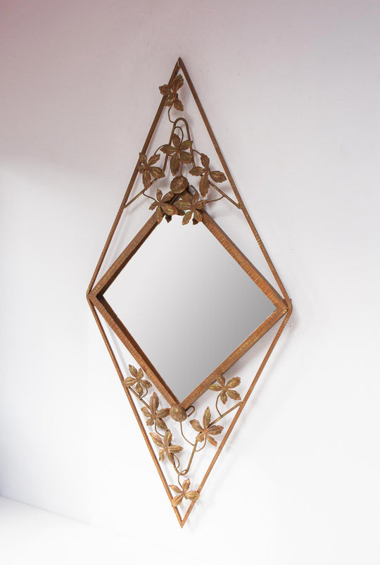 Antiguo espejo art decó francés romboidal hierro c. 1930s (102 cm)