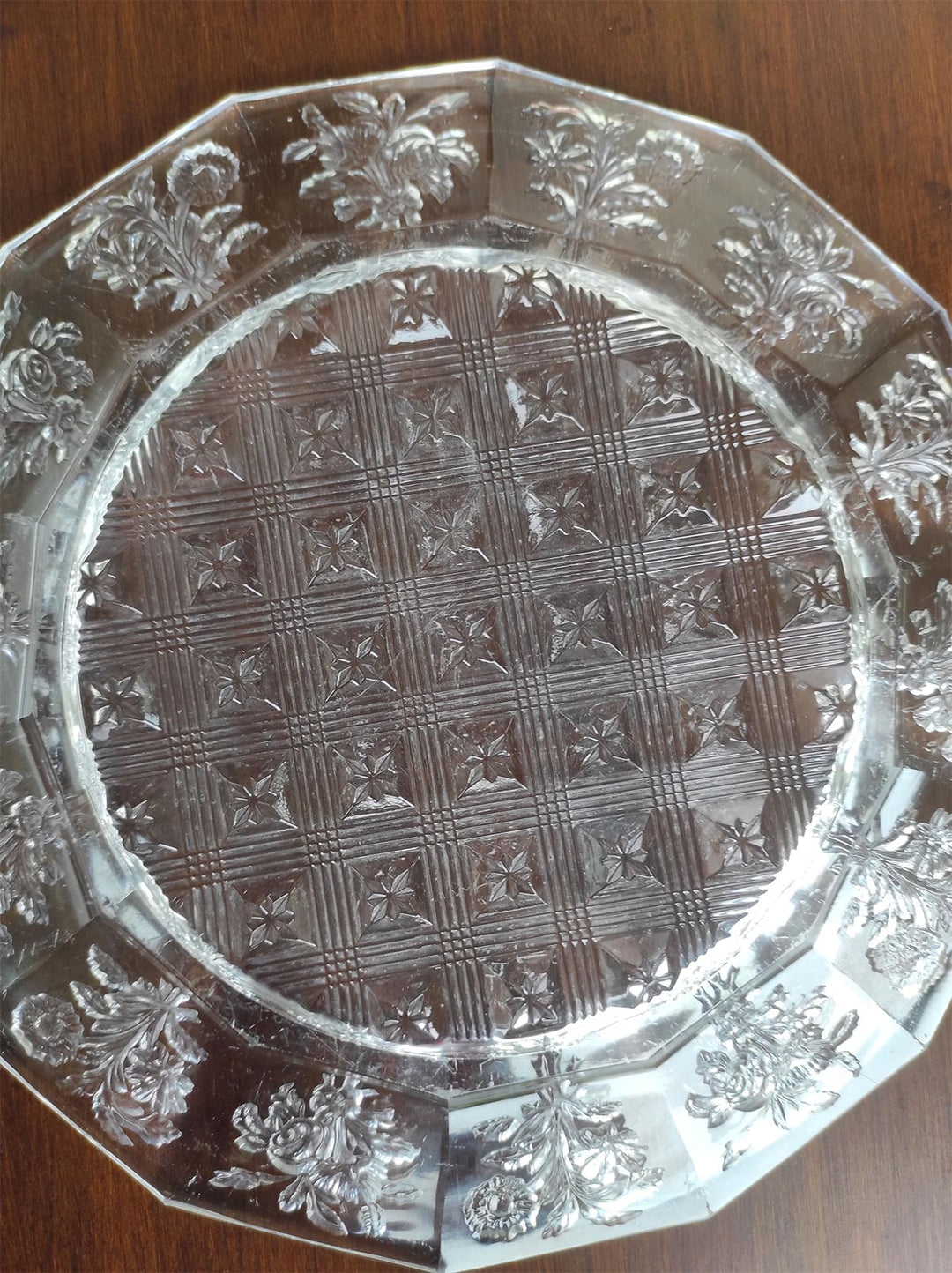 Plato con pie cristal prensado BACCARAT Ronces | Eglantier c. 1900